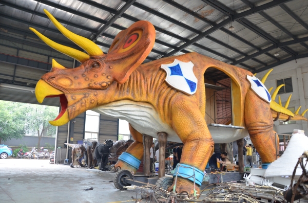 Desfile de Triceratops (CET-F4)